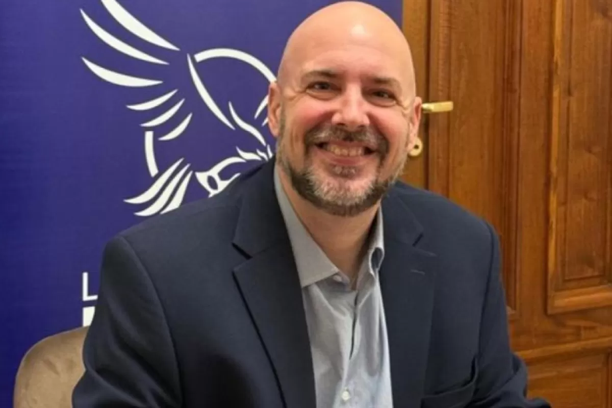 Mientras se apunta contra el Naci&oacute;n, un libertario obtiene 145 mil d&oacute;lares del mismo banco