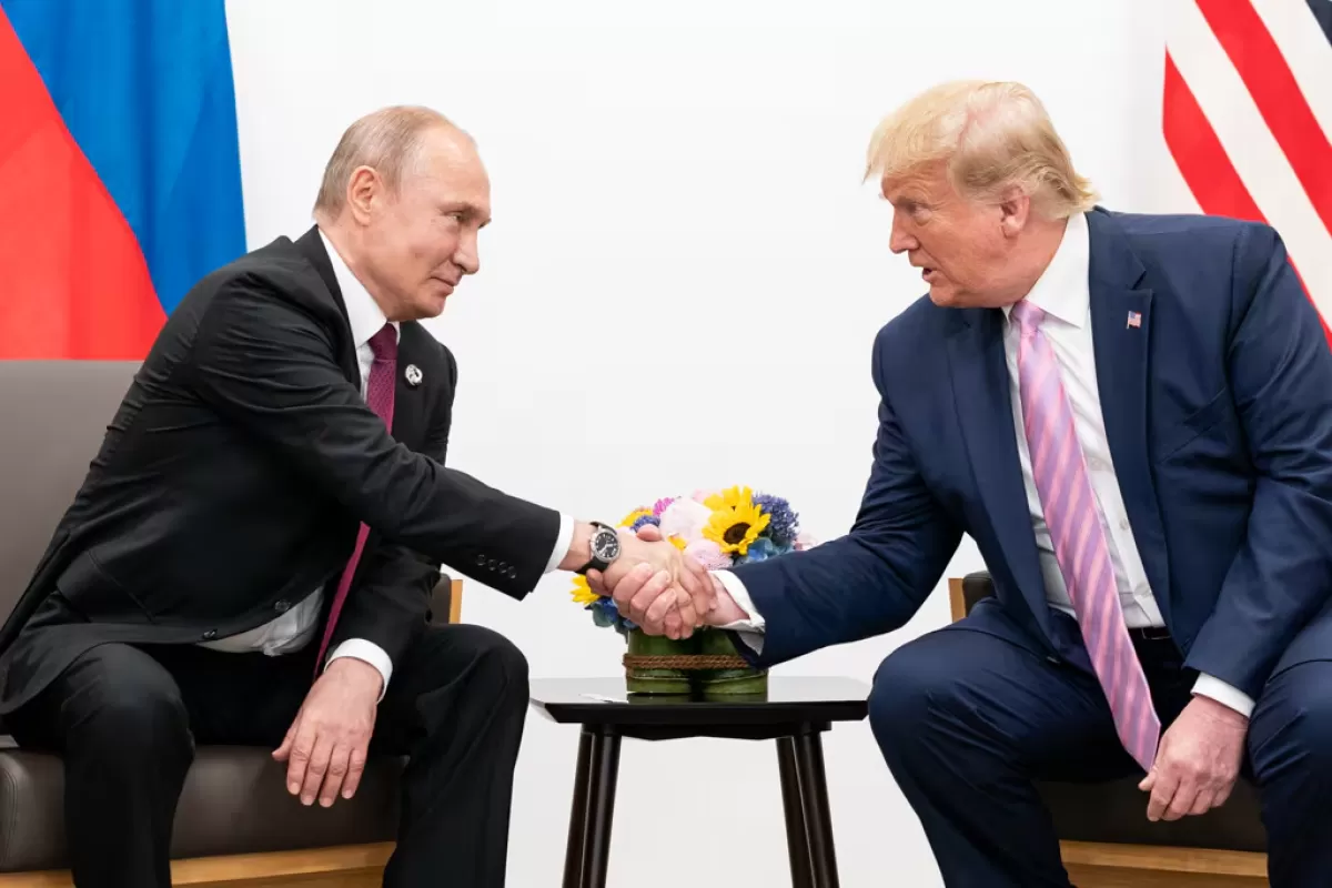 Los nacionalistas Trump y Putin conversan por teléfono sobre Ucrania sin avances claros