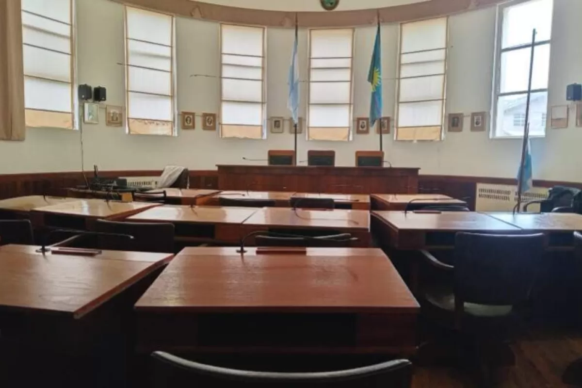 Mar Chiquita suma interrogantes por el v&iacute;nculo de Vanina Calvo con Arbolito en plena discusi&oacute;n tarifaria