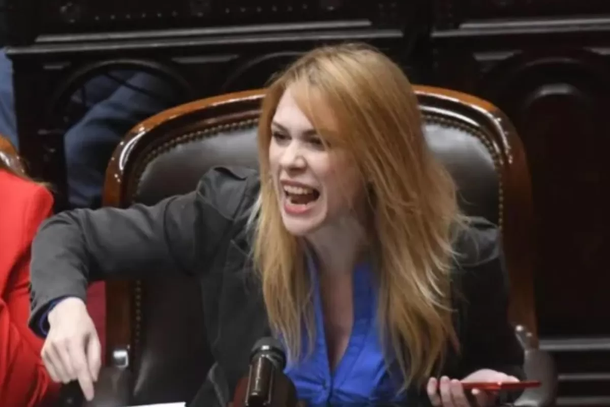 &iquest;De qu&eacute; sirve una diputada que solo sabe escupir y ser escupida?