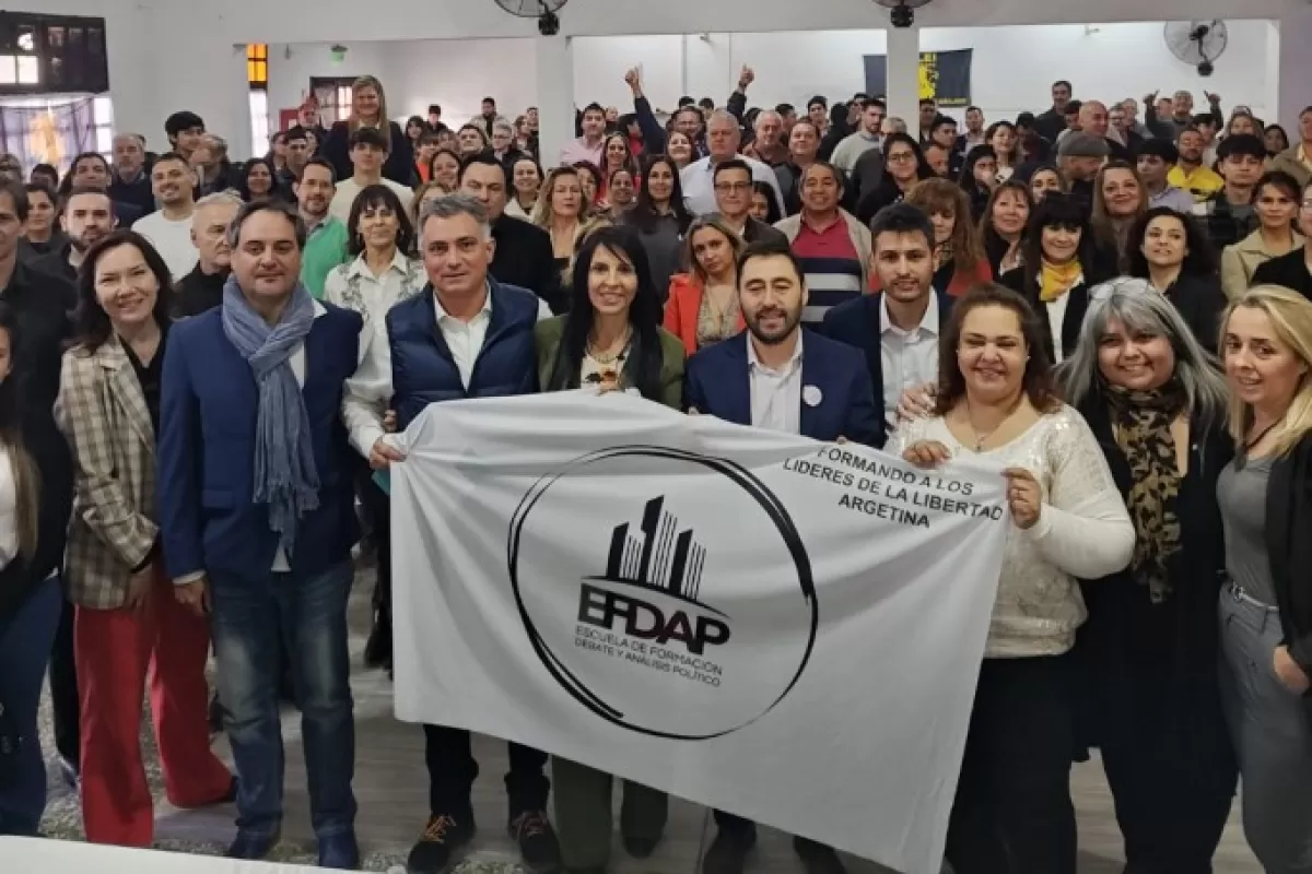 Entre munipas y exkirchneristas, Buenos Aires exhibe el verdadero armado territorial de Sebasti&aacute;n Pareja