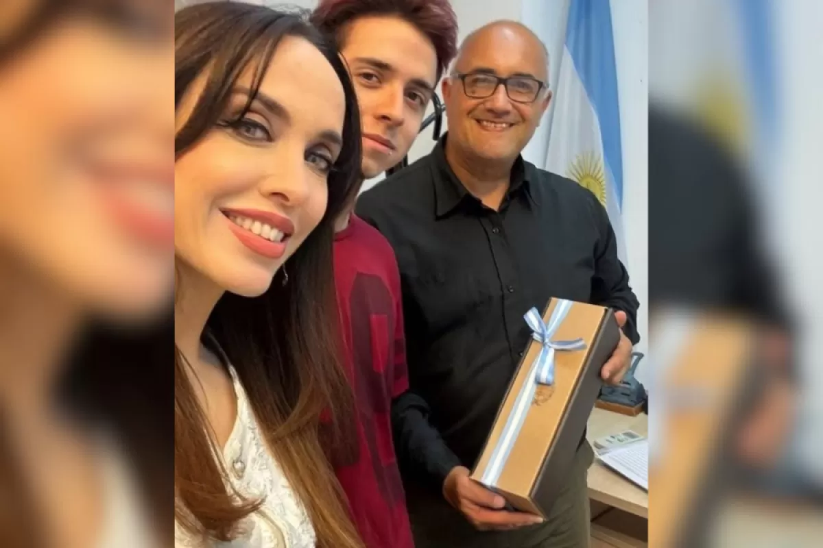 En la ciudad de Mercedes, un funcionario libertario qued&oacute; envuelto en un esc&aacute;ndalo por un obsequio recibido en horario laboral