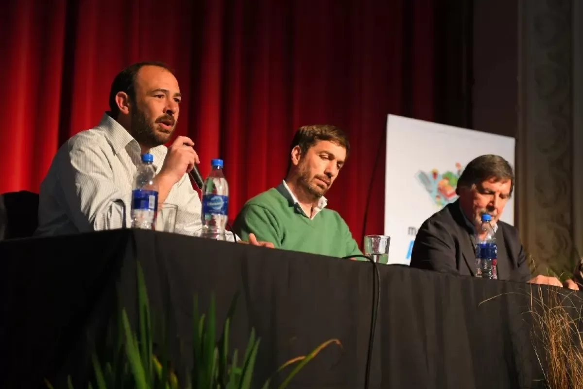 Mientras Mercedes acumula promesas incumplidas, crecen las denuncias contra el &aacute;rea educativa de Ustarroz