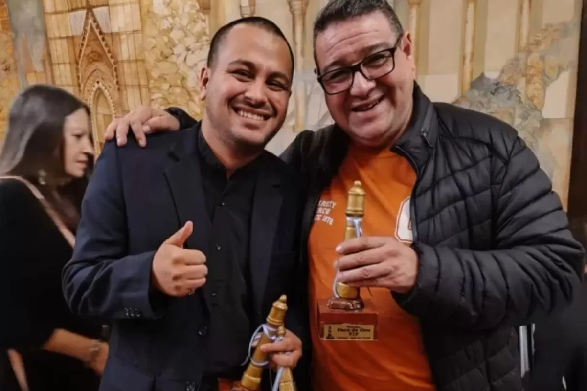 La ceremonia Faro de Oro VIP distingui&oacute; a Ulises Catriel Cuenca con premios a &ldquo;Labor period&iacute;stica&rdquo; y &ldquo;P&aacute;gina Web&rdquo;