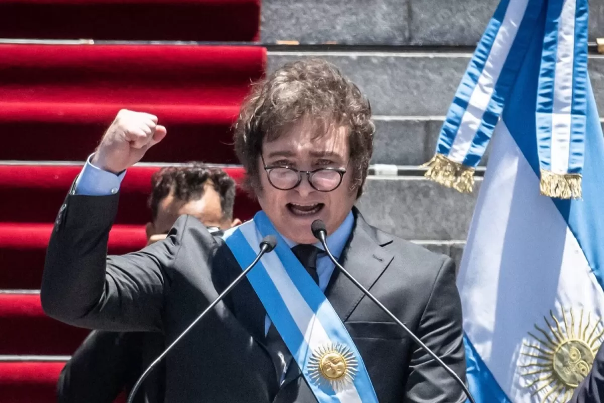 Milei contrata “ñoquis” por $4 millones mientras despide personal clave en seguridad aérea