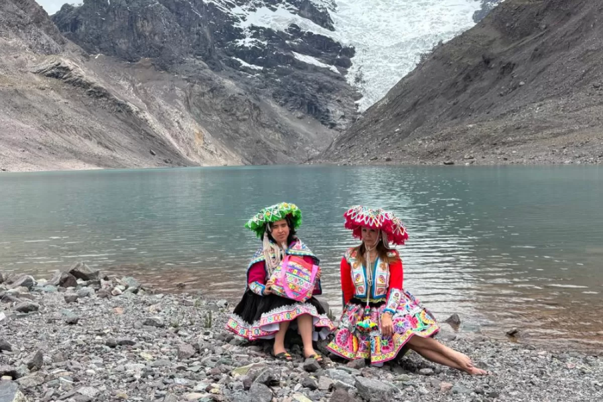 Impresionante producción de Neni Gibelli y Danna Pauccar Santos en el Nevado Auzangate