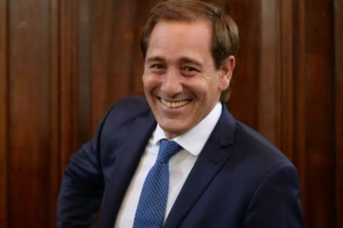 Un exfuncionario de Julio Garro apareci&oacute; como empleado de una empresa que contrataba con La Plata