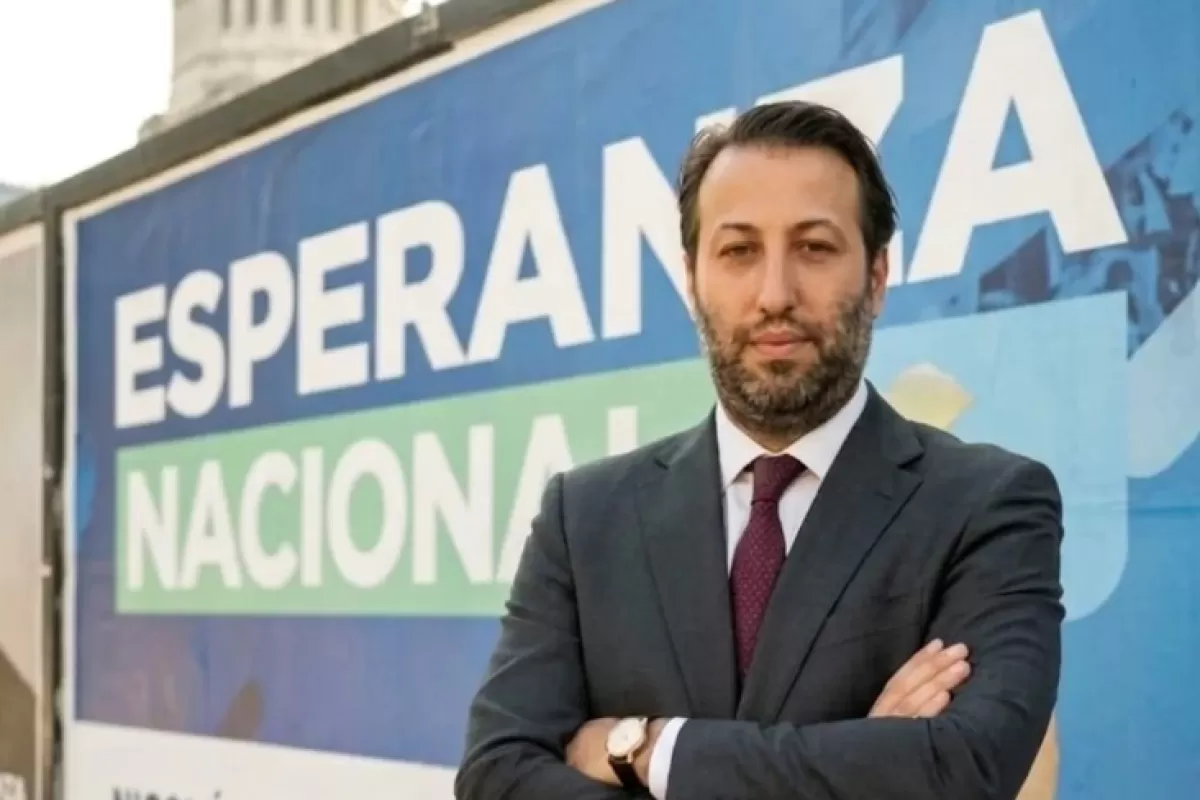 Desde Esperanza Nacional, Nicol&aacute;s Hourcl&eacute; apuesta a una nueva dirigencia con eje en soberan&iacute;a y trabajo