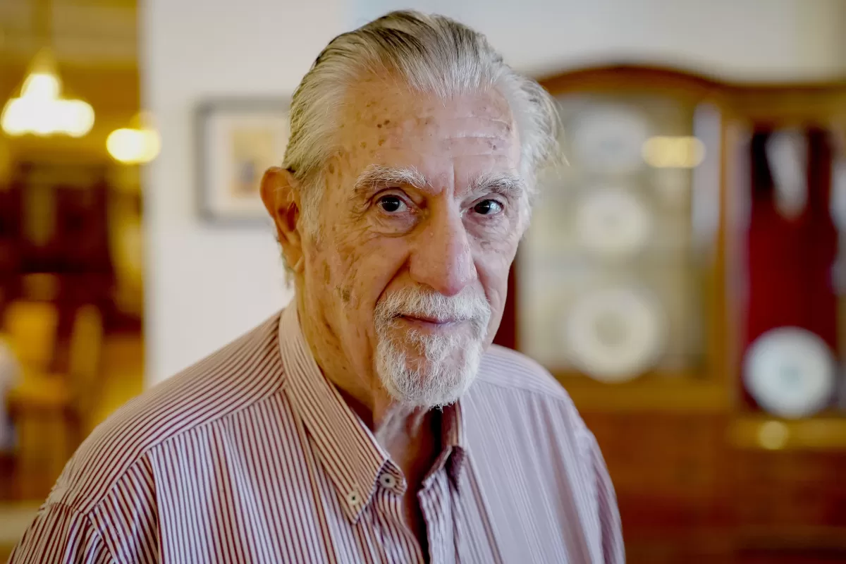 VIDEO | El hist&oacute;rico radical Storani sentenci&oacute; que "el Presidente canta en los teatros" y "persigue a los inmigrantes y nuestros pibes"