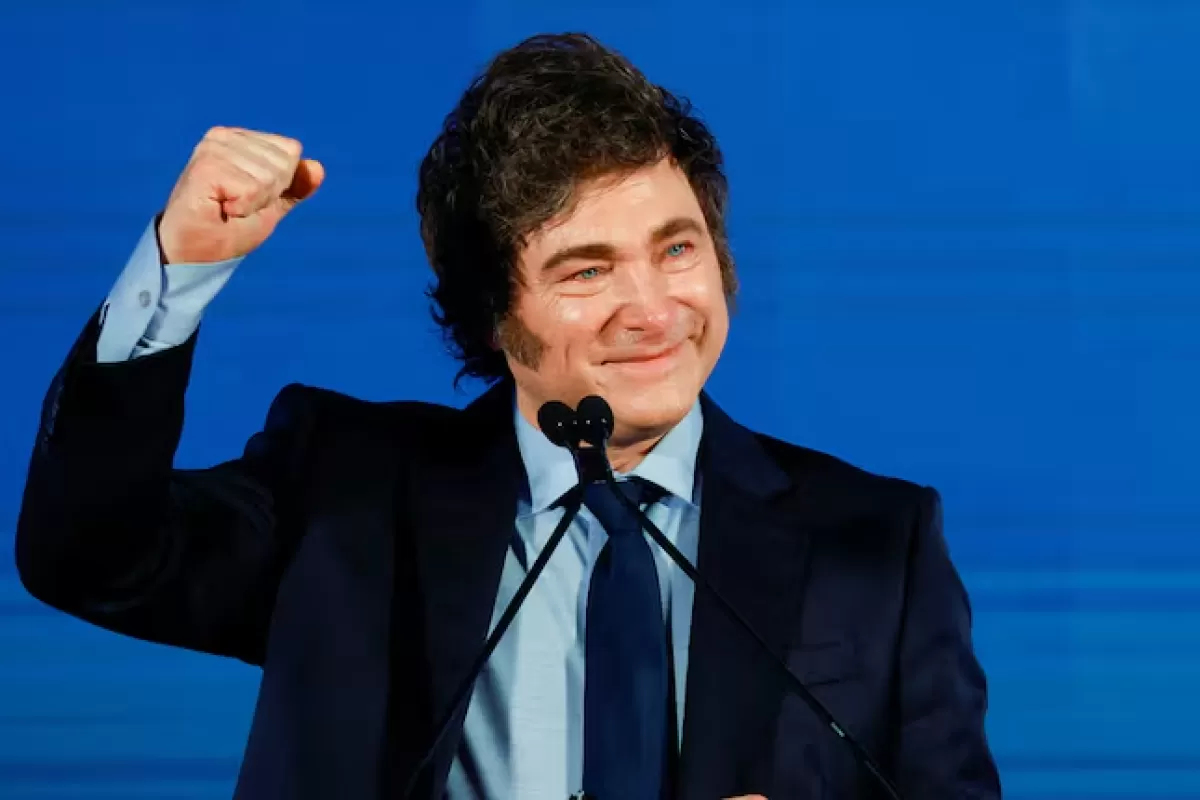 Judío Milei respaldó a Caputo tras el incidente con un fotógrafo y volvió a atacar a los medios
