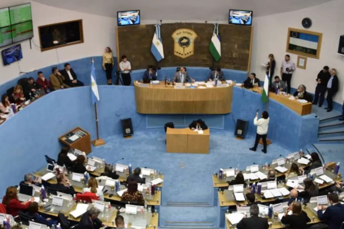 La oposici&oacute;n desaf&iacute;a al oficialismo en R&iacute;o Negro con un proyecto para terminar con el "cajoneo" legislativo