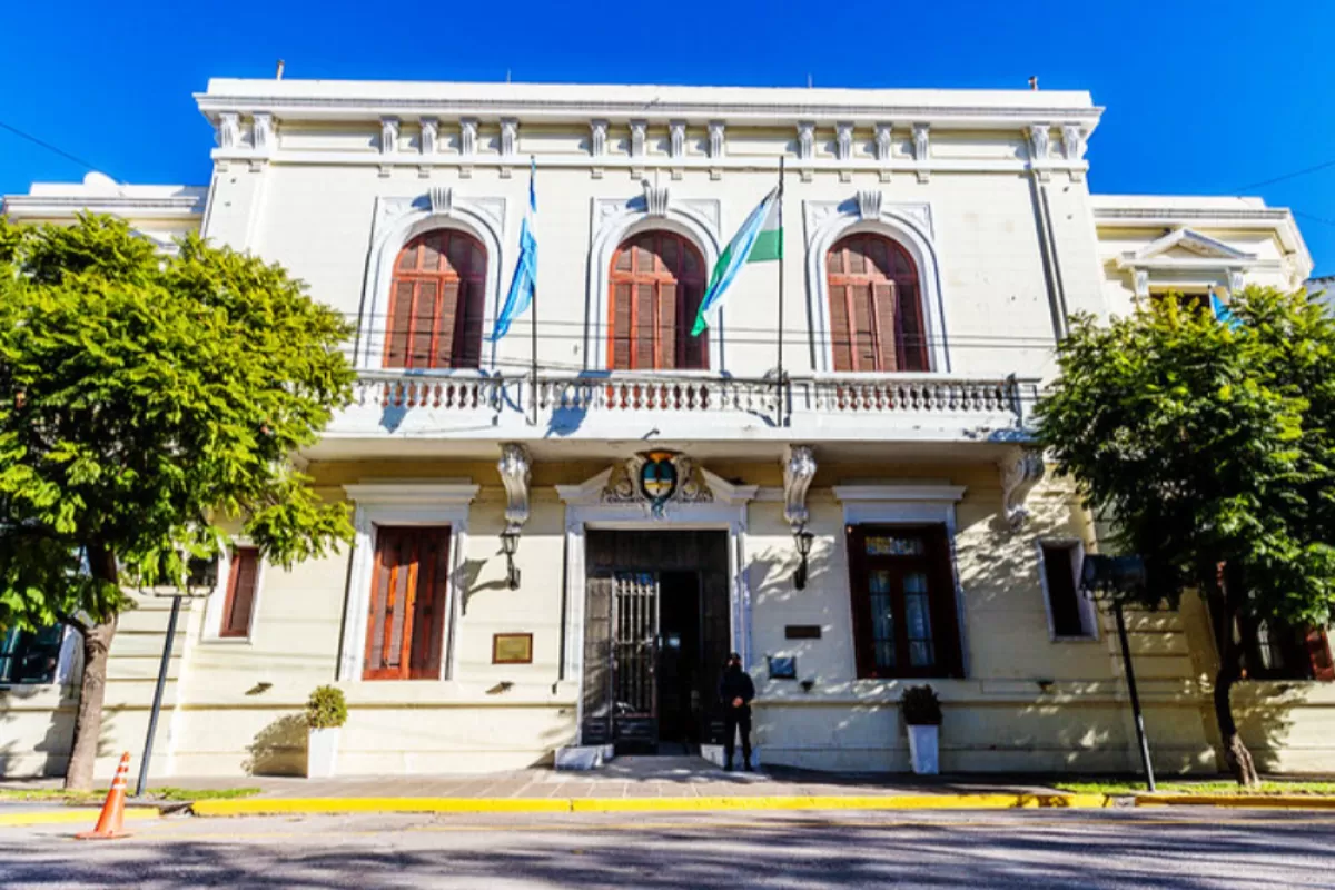 Río Negro entra en zona de riesgo financiero y la nueva deuda que impulsa Weretilneck genera tensiones