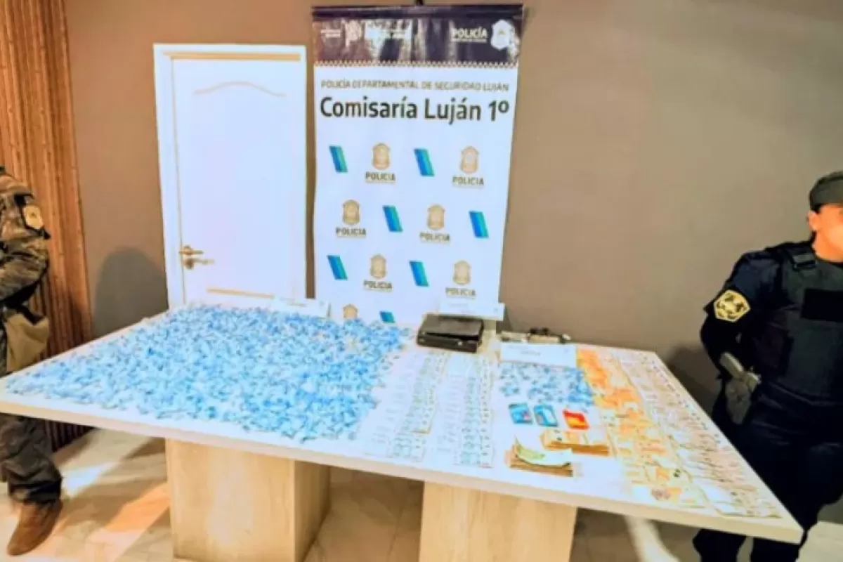 Disputa entre vecinos deriv&oacute; en operativo que descubri&oacute; m&aacute;s de 1.700 envoltorios de coca&iacute;na en Luj&aacute;n