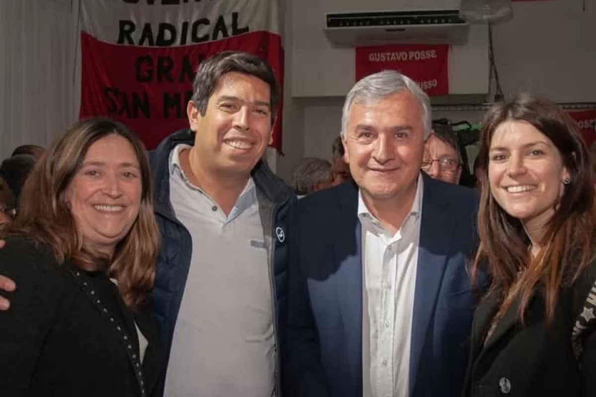 Militantes pagos, show y un velorio interrumpido: el acto libertario en Navarro que dejó más ruido que aplausos