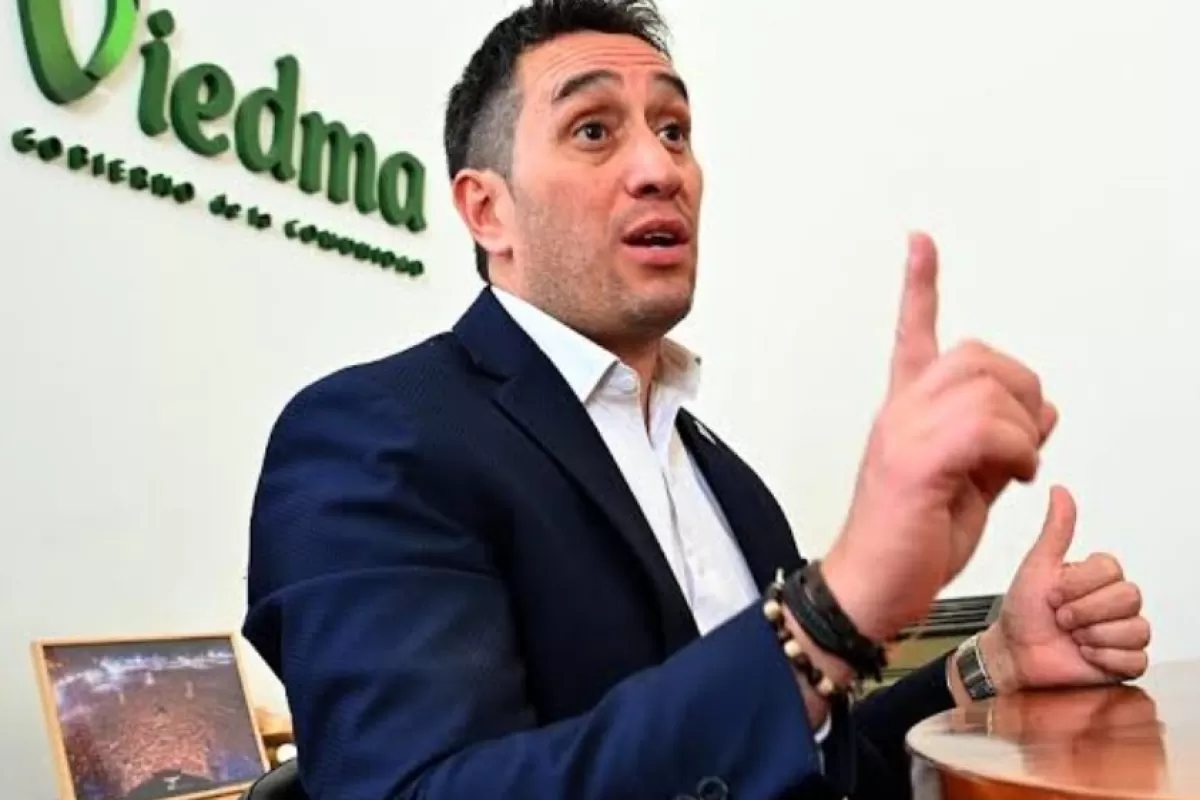 La contrataci&oacute;n en R&iacute;o Negro suma un dato inc&oacute;modo para Marcos Castro por el domicilio declarado por la empresa