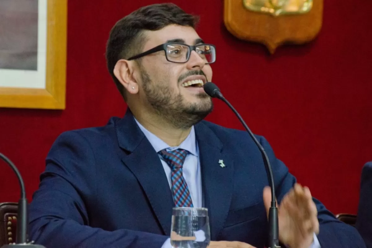 Con una fuerte confesi&oacute;n, Saavedra busca convertir la experiencia de Nebot en nuevas pol&iacute;ticas p&uacute;blicas