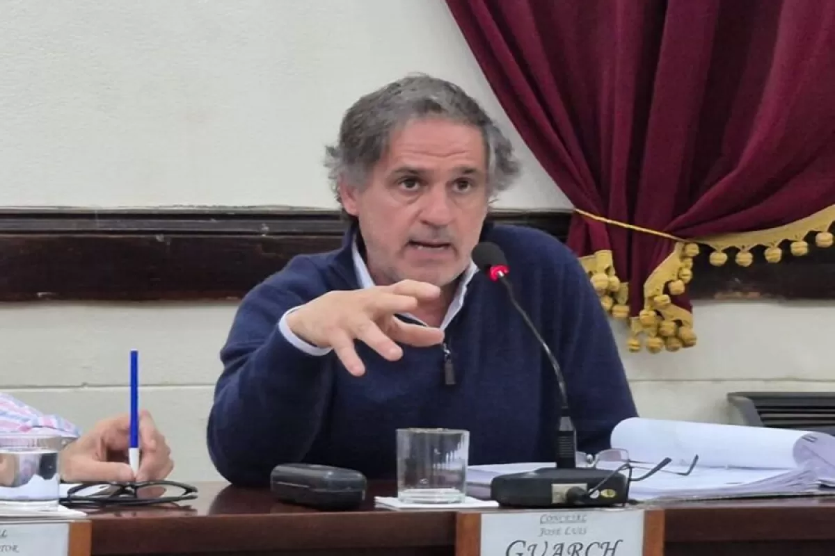 25 de Mayo: concejal libertario festeja el cierre de un banco con una confusa explicaci&oacute;n