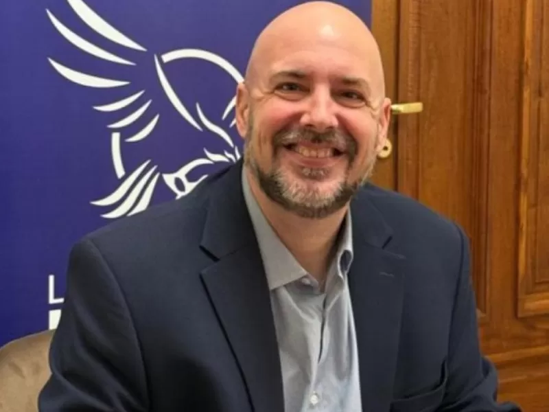 Mientras se apunta contra el Naci&oacute;n, un libertario obtiene 145 mil d&oacute;lares del mismo banco