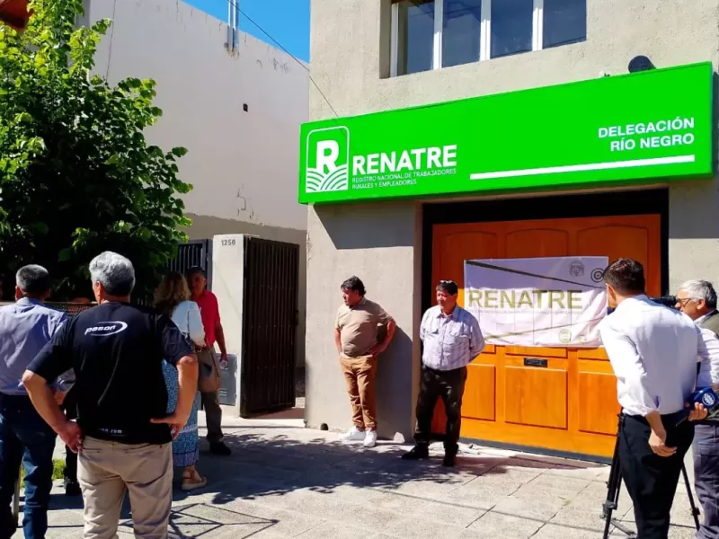 Denuncian que directores del RENATRE cobran hasta 15 millones por mes y cuestionan la falta de aval estatal