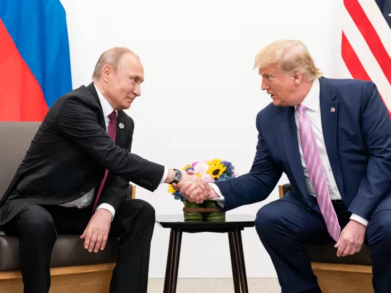 Los nacionalistas Trump y Putin conversan por teléfono sobre Ucrania sin avances claros