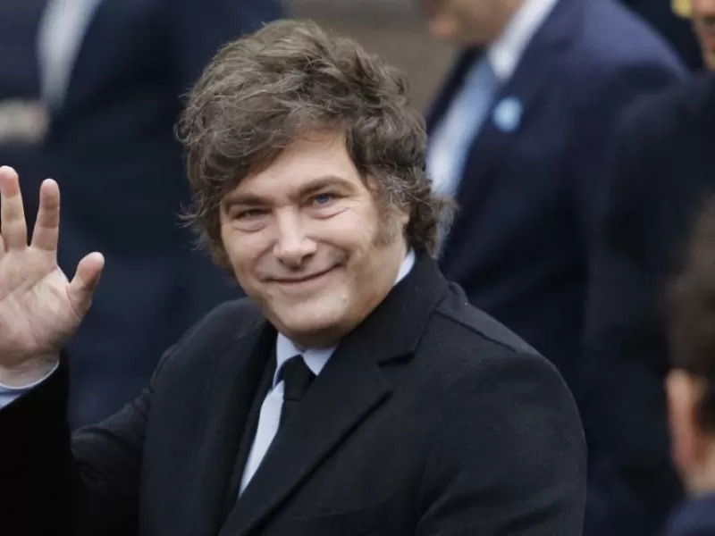 Javier Milei enfrenta un dólar en alza y distorsiones del mercado en mayo
