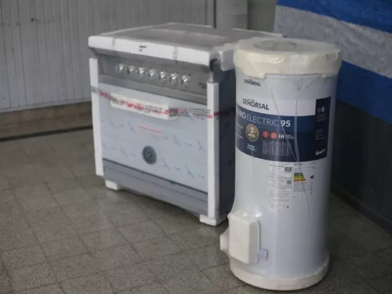 La Plata: Alak encabezó la entrega de equipamiento para mejorar el servicio alimentario en 23 escuelas y jardines