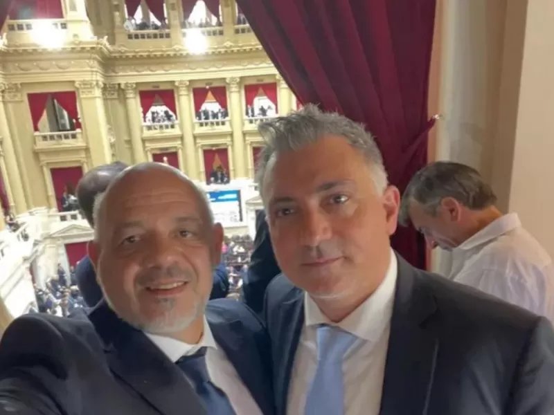 Crece la pol&eacute;mica alrededor de Carlos Curestis por presunta venta de cargos y manejo de fondos en La Libertad Avanza