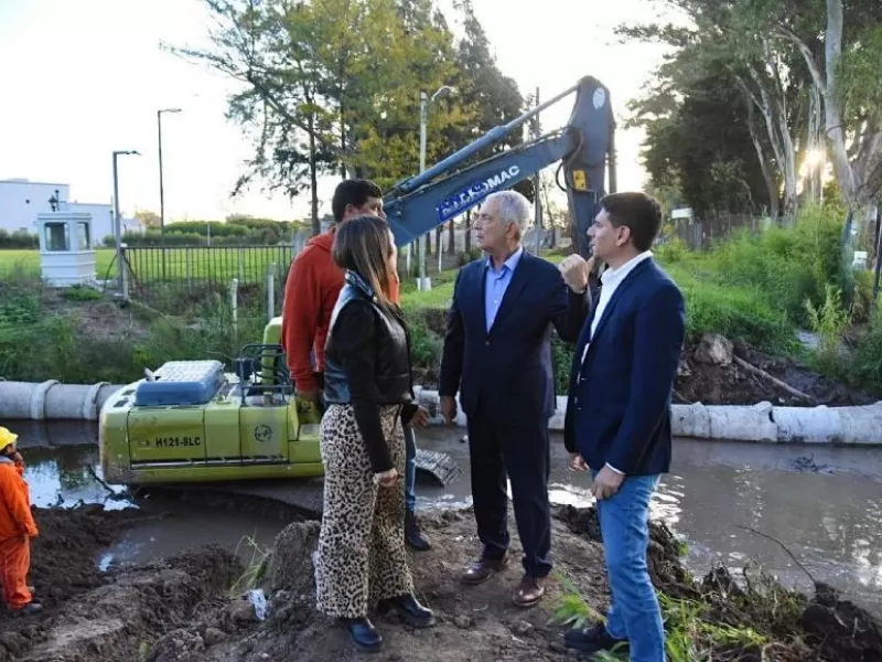 La Plata: Alak puso en marcha la pavimentación de la calle 148 en Gorina y activó el plan de obras públicas para la localidad
