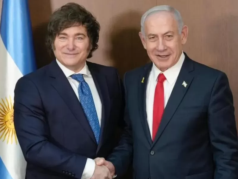 Milei se arrodilla ante Israel, muda la embajada a Jerusal&eacute;n y se lleva una mezuz&aacute; de misiles al despacho