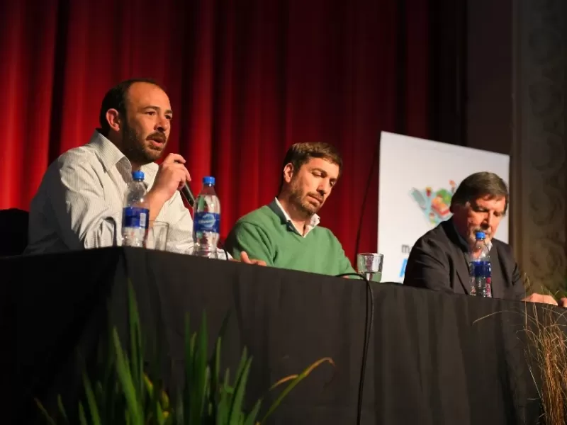 Mientras Mercedes acumula promesas incumplidas, crecen las denuncias contra el &aacute;rea educativa de Ustarroz