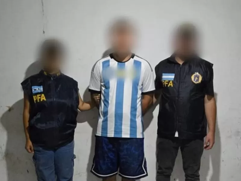 En calles de Moreno arrestaron al acusado de herir a tiros a un polic&iacute;a durante asalto en 2022