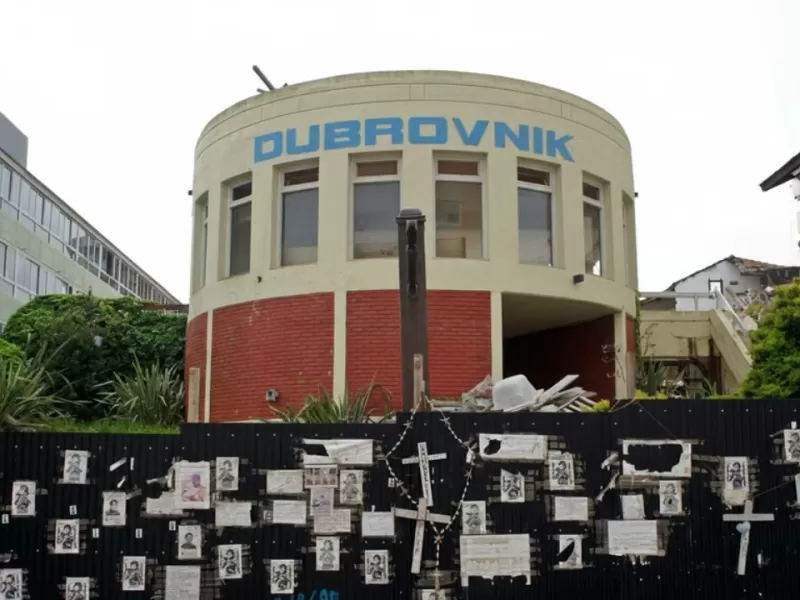 Villa Gesell vuelve a marchar por el Dubrovnik: rosario, velas y un reclamo de justicia que no prescribe