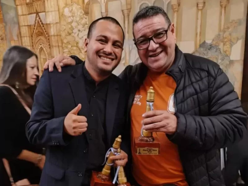 La ceremonia Faro de Oro VIP distingui&oacute; a Ulises Catriel Cuenca con premios a &ldquo;Labor period&iacute;stica&rdquo; y &ldquo;P&aacute;gina Web&rdquo;