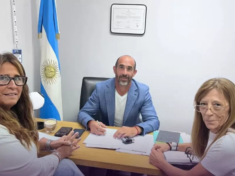 En Avellaneda, la propuesta de Cristian Frattini para bajar impuestos sum&oacute; el apoyo de Silvina Soria