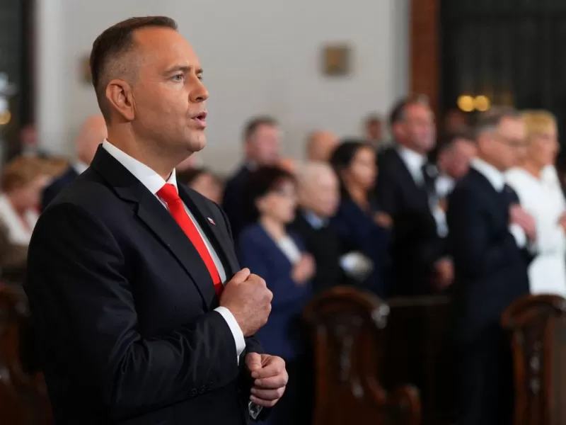 Nacionalista Karol Nawrocki es investido como nuevo presidente de Polonia