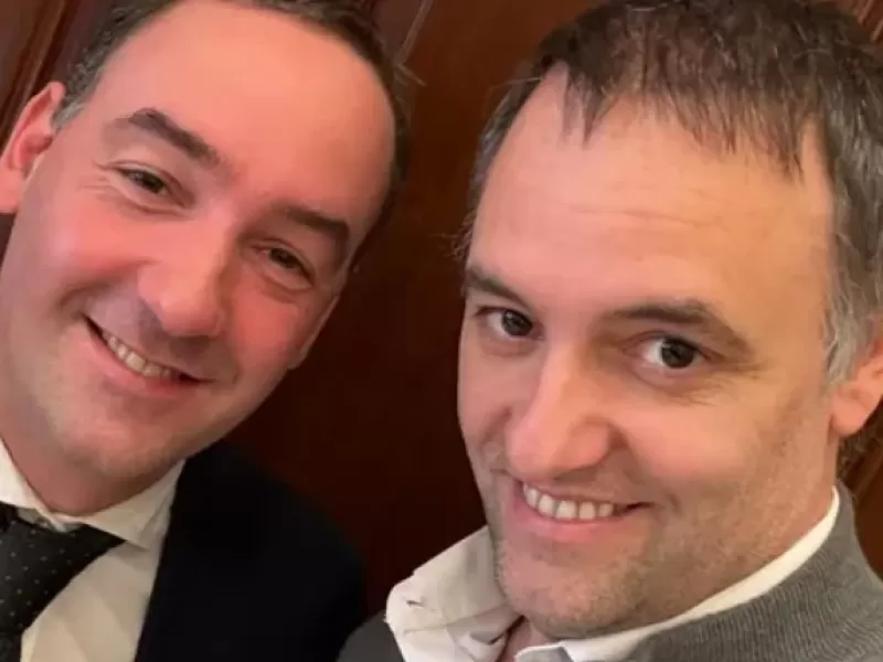 Un ascenso, millones y sospechas: los hermanos Adorni quedaron en el centro del esc&aacute;ndalo