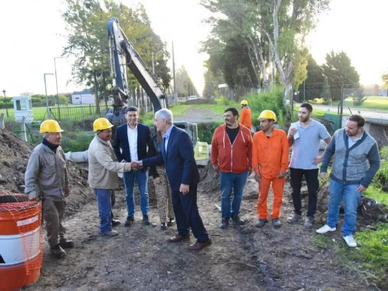 La Plata: Alak puso en marcha la pavimentación de la calle 148 en Gorina y activó el plan de obras públicas para la localidad