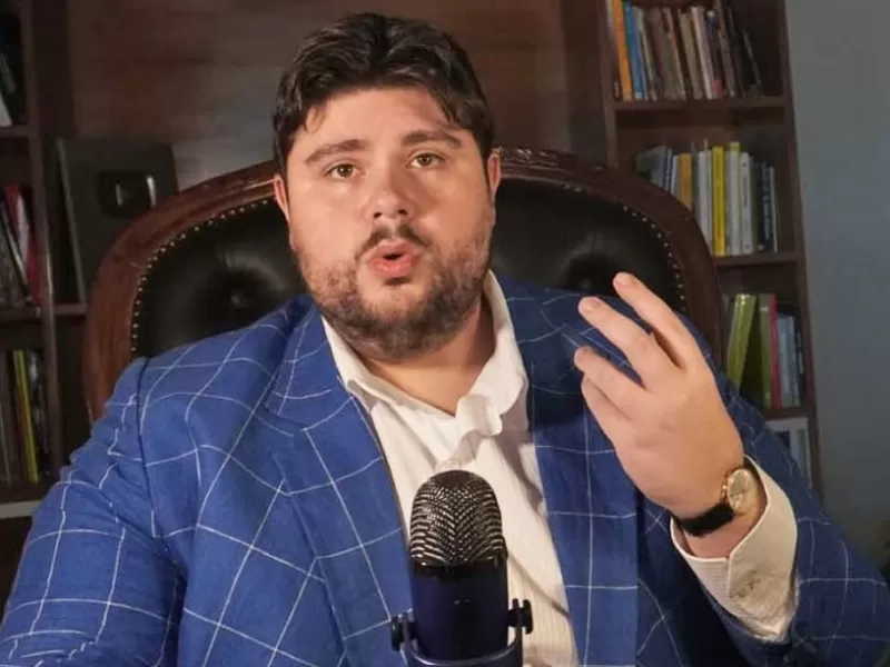 Nicol&aacute;s Mor&aacute;s desaf&iacute;a al oficialismo libertario mientras gana influencia con su defensa del modelo paraguayo