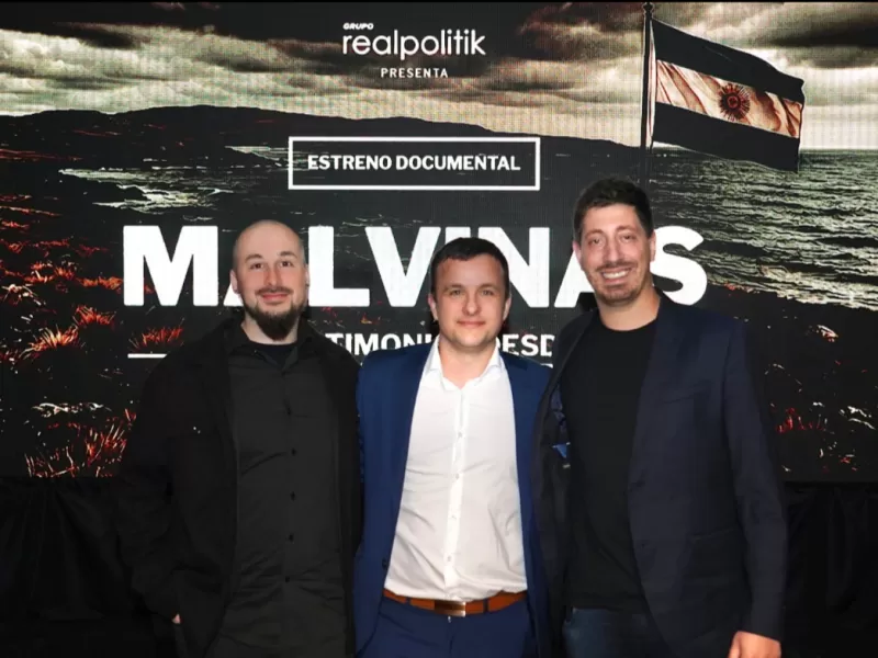 Grupo Realpolitik present&oacute; un documental filmado en las islas y abri&oacute; un debate con veteranos