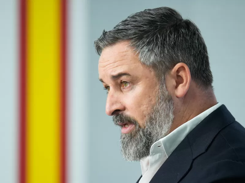 VIDEO | Vox, liderado por el nacionalista Santiago Abascal, acusa al Gobierno de Sánchez de estar acorralado y en sus "últimos coletazos" por audios contra la UCO