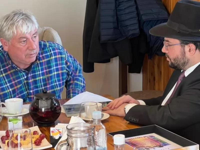 R&iacute;o Negro suma tensi&oacute;n pol&iacute;tica luego del encuentro entre Cort&eacute;s y el Gran Rabino en pleno debate regional