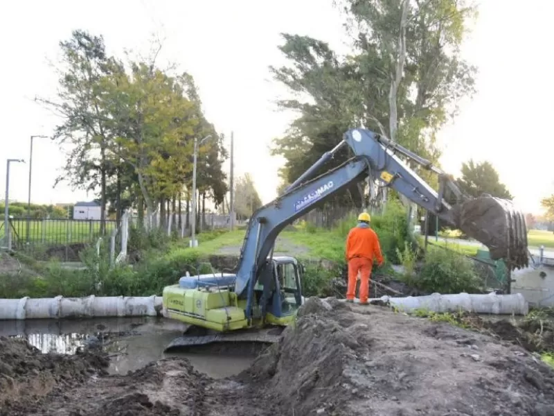 La Plata: Alak puso en marcha la pavimentación de la calle 148 en Gorina y activó el plan de obras públicas para la localidad