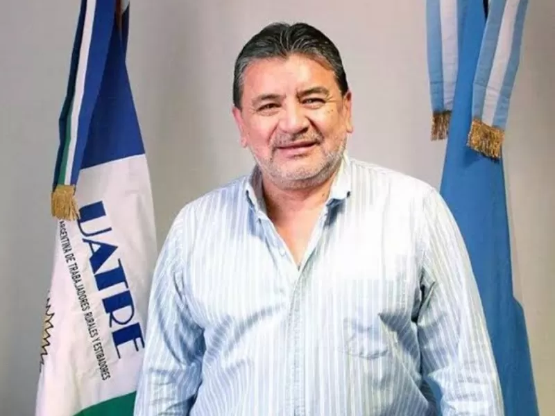 Mientras OSPRERA se hunde, UATRE protagoniz&oacute; un papel&oacute;n con camisetas que jam&aacute;s llegaron a la foto prometida
