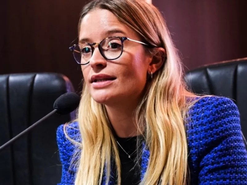 Noelia Ruiz qued&oacute; en el centro de una causa que investiga retornos y contrataciones bajo la &oacute;rbita aeroportuaria