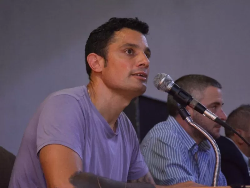 Mauro Garc&iacute;a enfrenta cuestionamientos en General Rodr&iacute;guez por la cesi&oacute;n directa de un predio municipal