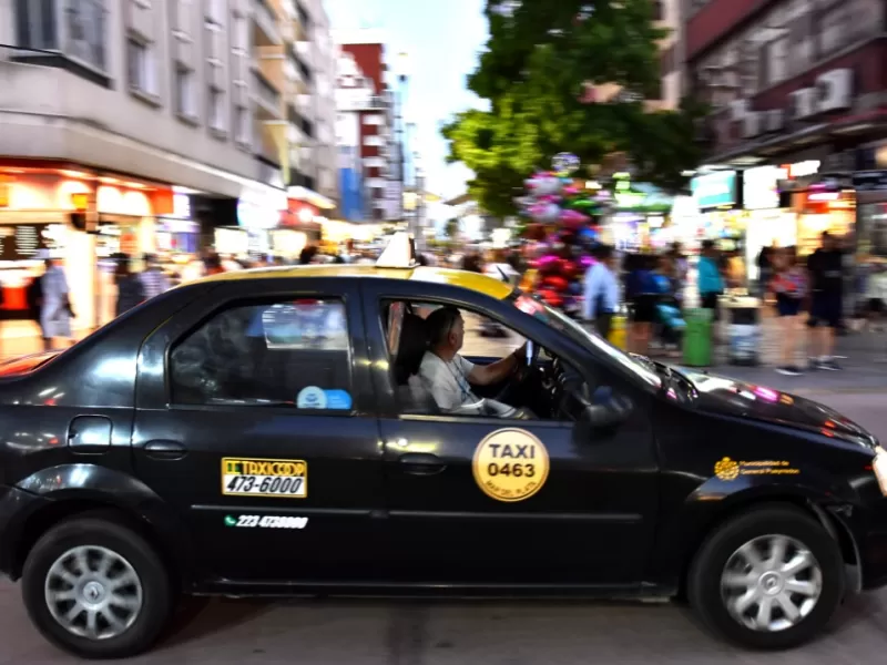 La crisis econ&oacute;mica empuja a Mar del Plata hacia un posible colapso parcial del servicio de taxis