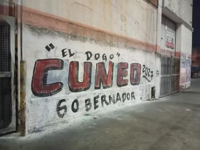 El nacionalista Santiago Cúneo comenzó a ganar presencia con pintadas que impulsan su candidatura a gobernador en 2027
