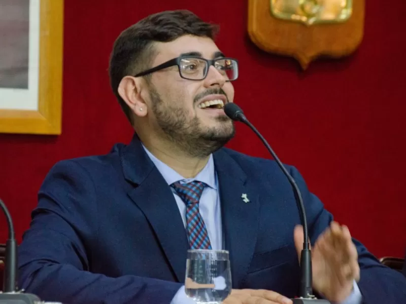 Con una fuerte confesi&oacute;n, Saavedra busca convertir la experiencia de Nebot en nuevas pol&iacute;ticas p&uacute;blicas