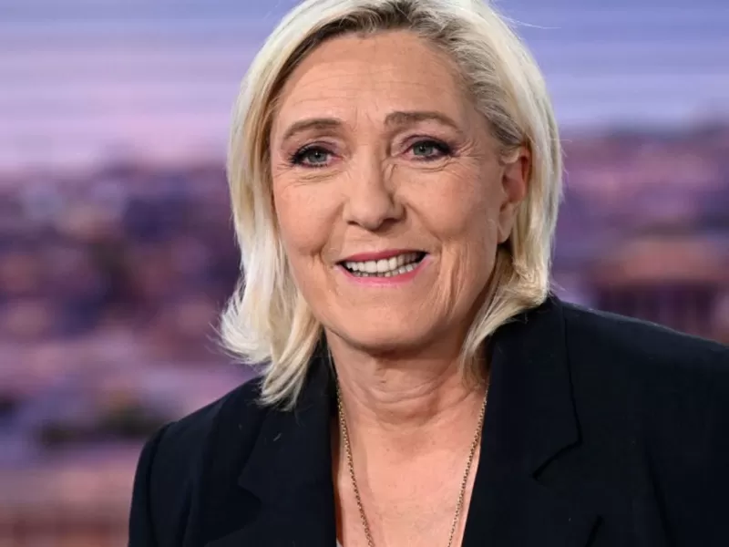 La nacionalista Marine Le Pen ordena a legisladores salir de grupos con discursos de odio
