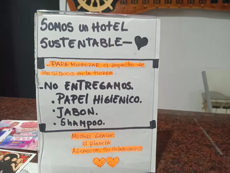 Una estad&iacute;a en Carlos Paz termin&oacute; con intervenci&oacute;n policial tras acusaciones contra un hotel c&eacute;ntrico